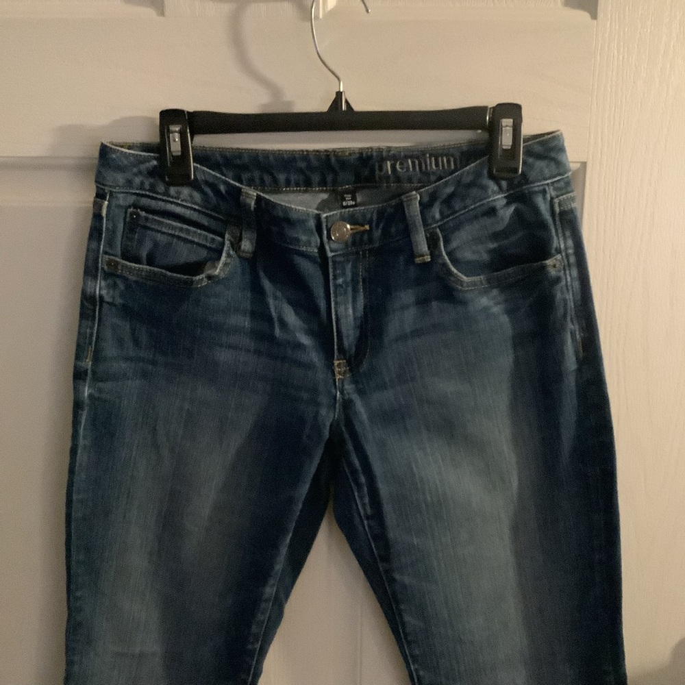 GAP Premium Curvy Straight Jean, size 8/29. - Picture 3 of 10